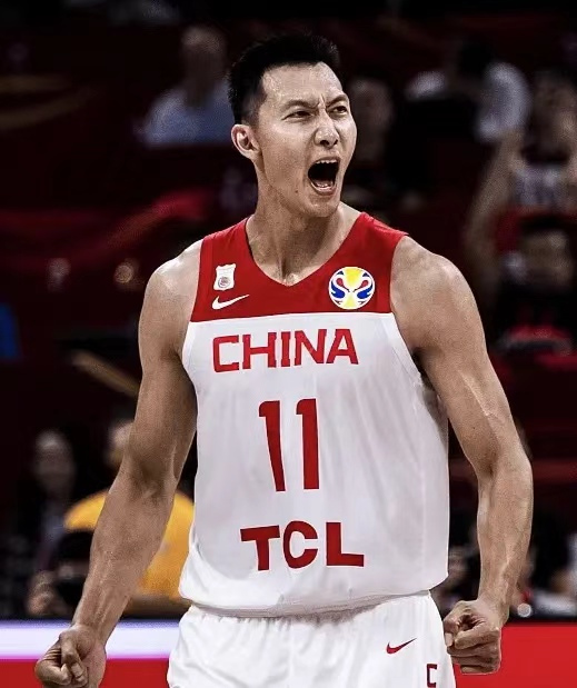 包含惨！欧洲联赛输了，中国篮球队员顽强夺冠的词条